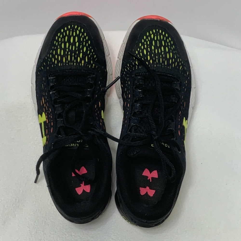 UNDER ARMOUR CHARGED ROGUE 2 UNISEX SNEAKERS - SZ 5.5 YOUTH